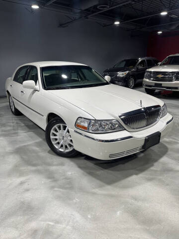 2006 Lincoln Town Car for sale at Auto Experts in Utica MI