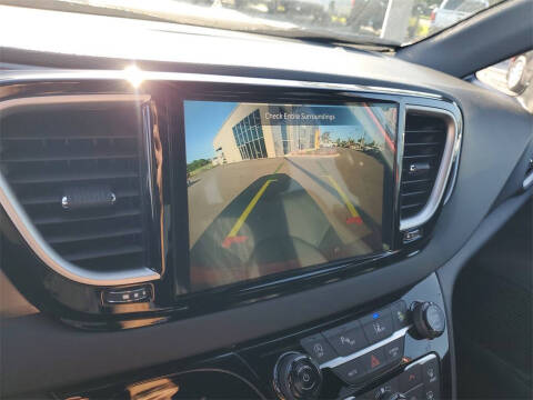 2025 Chrysler Voyager LX