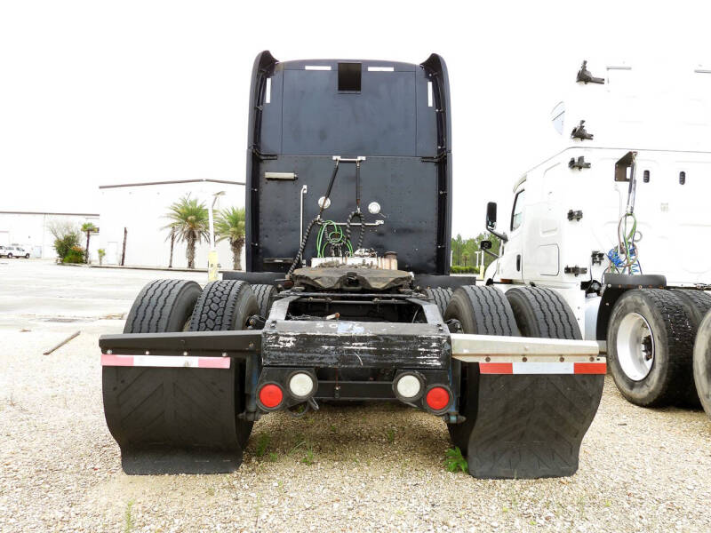 2015 Peterbilt 587
