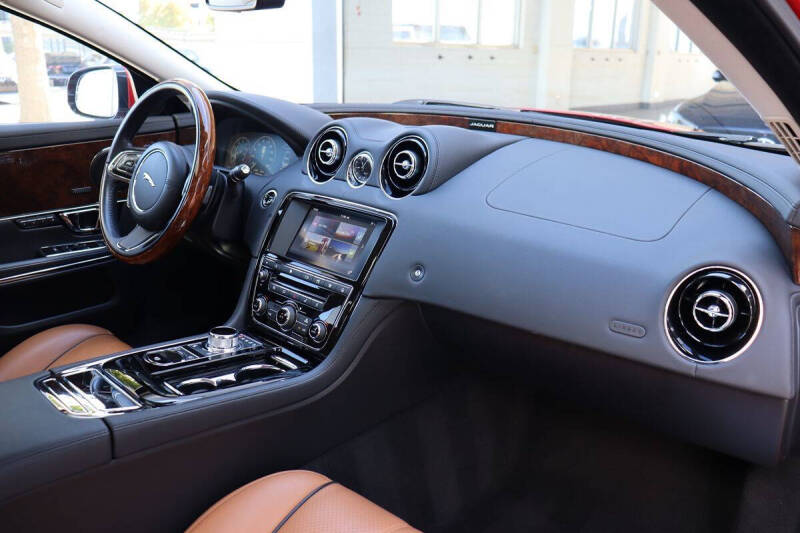 2016 Jaguar XJ R-Sport