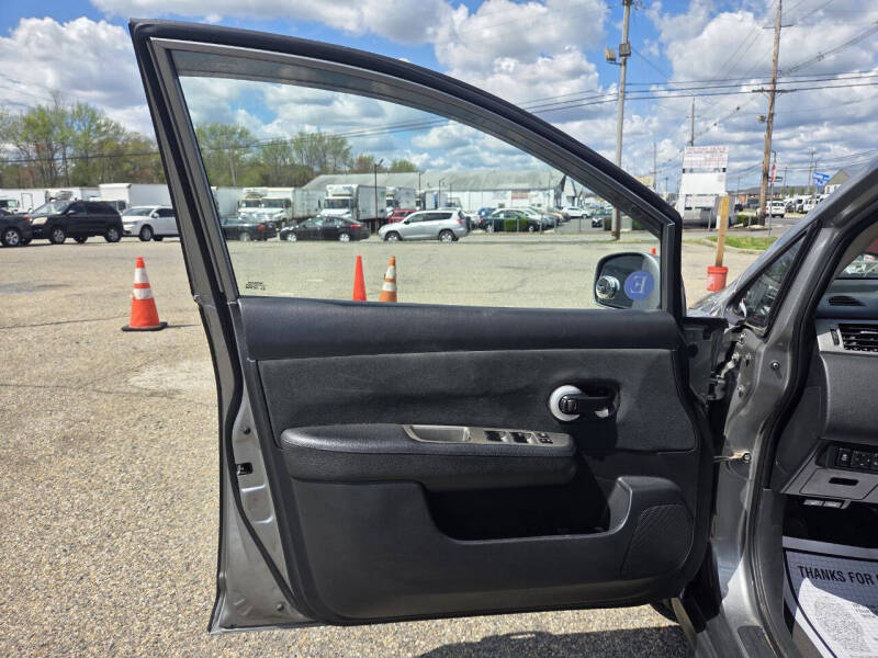 2012 Nissan Versa 1.8 SL