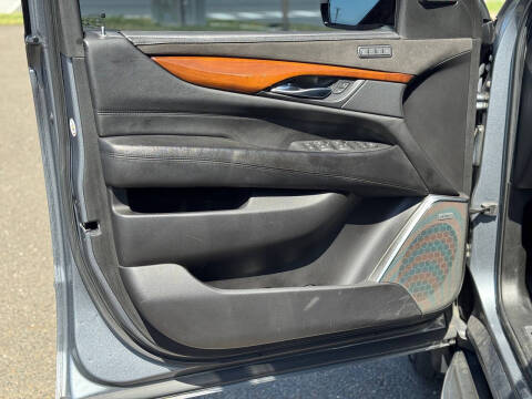 2018 Cadillac Escalade Luxury