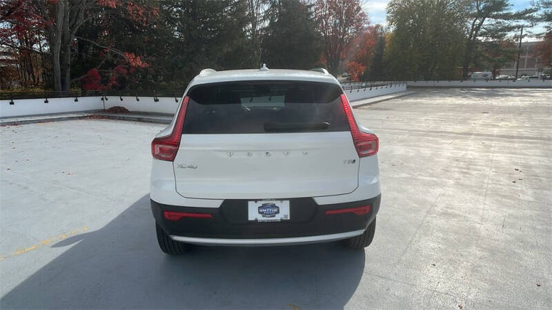 2025 Volvo XC40 B5 Plus Bright Theme