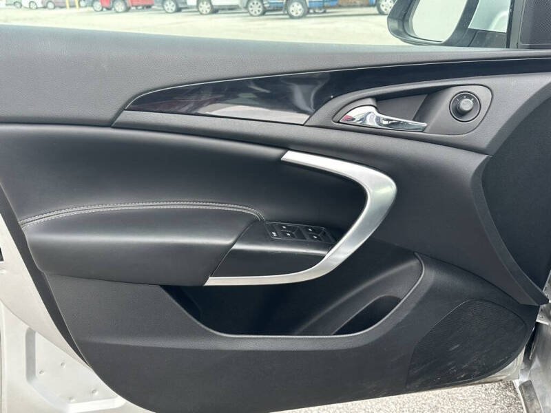 2013 Buick Regal Premium 1