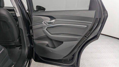 2021 Audi e-tron quattro Premium