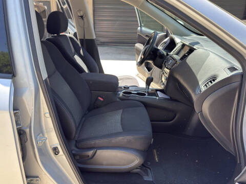 2017 Nissan Pathfinder S