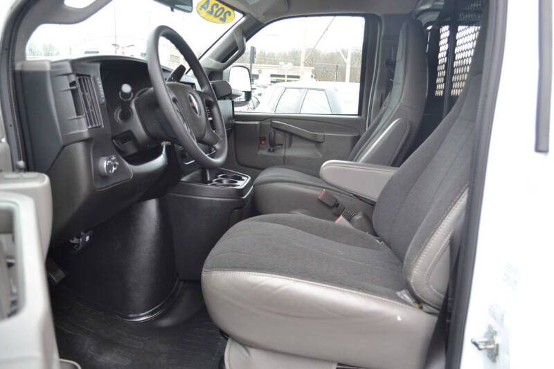 2024 GMC Savana 2500