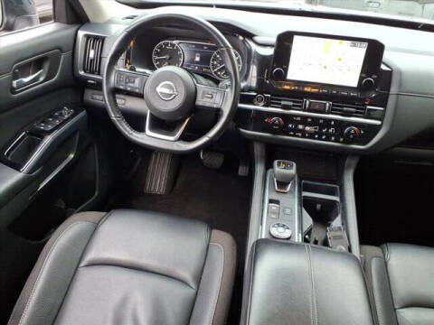 2023 Nissan Pathfinder SL