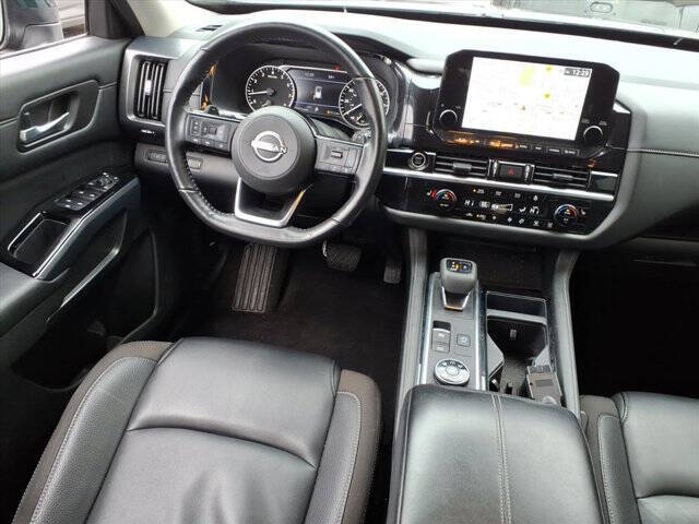 2023 Nissan Pathfinder SL