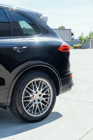 2017 Porsche Cayenne Platinum Edition