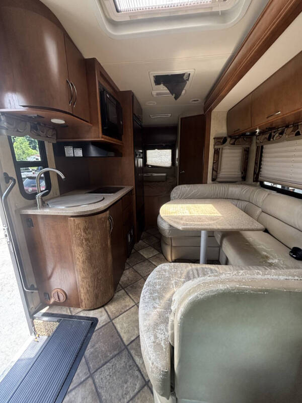 2014 Thor Motor Coach Citation 24sa