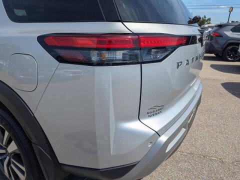 2023 Nissan Pathfinder SL