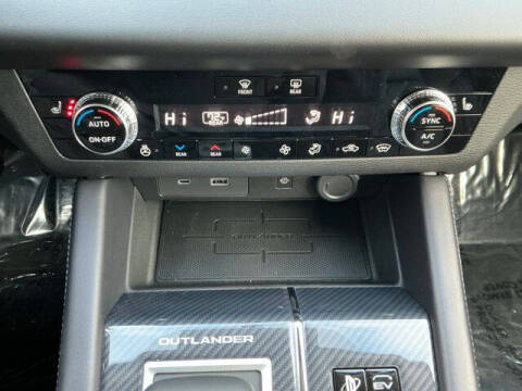 2025 Mitsubishi Outlander PHEV SEL