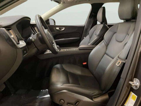 2025 Volvo XC60 B5 Core Dark Theme