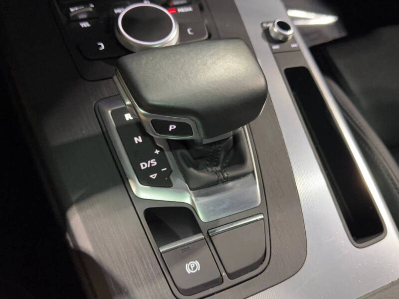 2020 Audi Q5 quattro Titanium Premium 45 TFSI