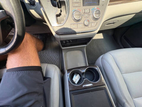 2015 Toyota Sienna XLE 8-Passenger