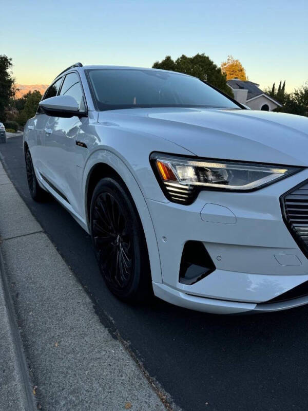 2019 Audi e-tron quattro Prestige
