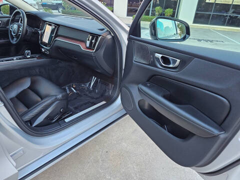 2024 Volvo S60 B5 Plus Dark Theme