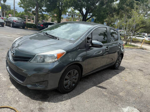 2014 Toyota Yaris 3-Door LE