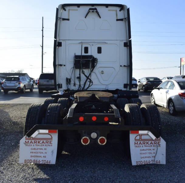 2016 Freightliner Cascadia