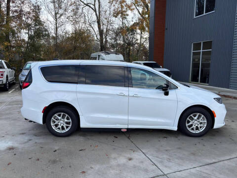 2025 Chrysler Pacifica Select