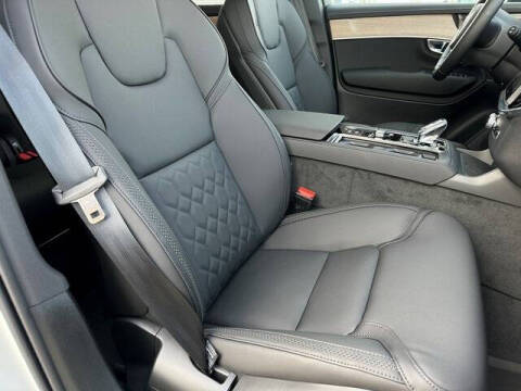 2025 Volvo XC90 T8 Plus Bright Theme 7P