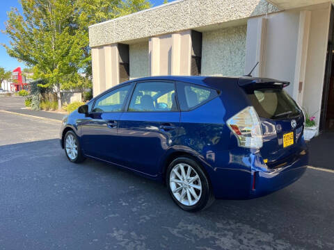 2013 Toyota Prius v Five