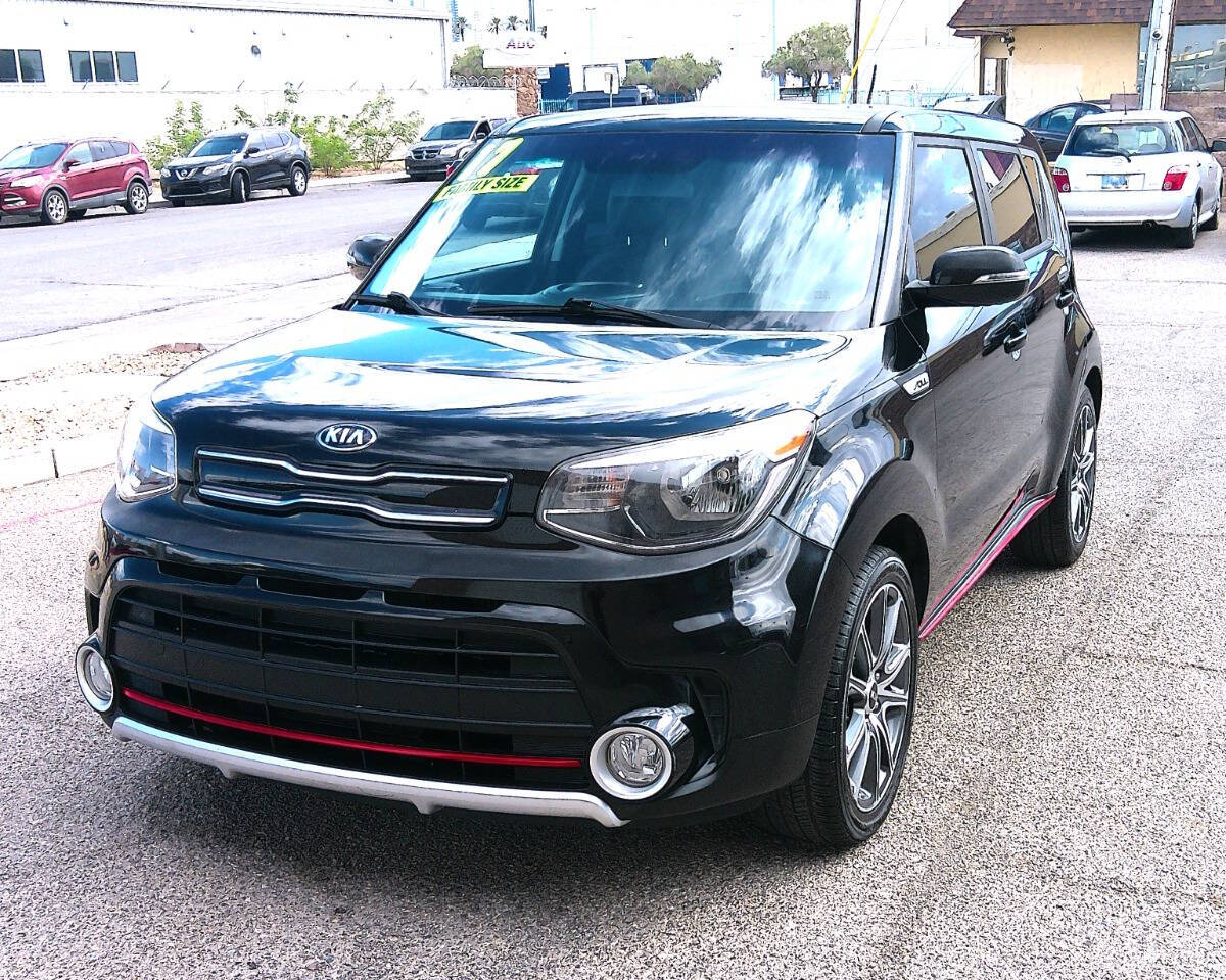 Black 2017 Kia Soul ! ! 4dr Crossover 1