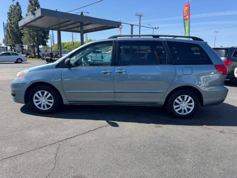 2008 Toyota Sienna LE 7-Passenger