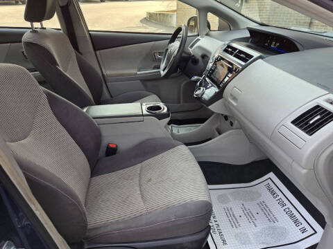 2016 Toyota Prius v Three