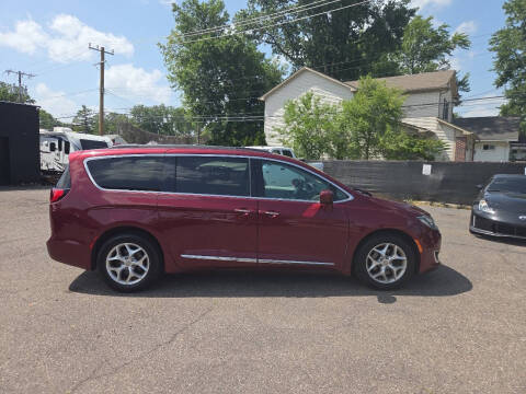 2017 Chrysler Pacifica Touring-L