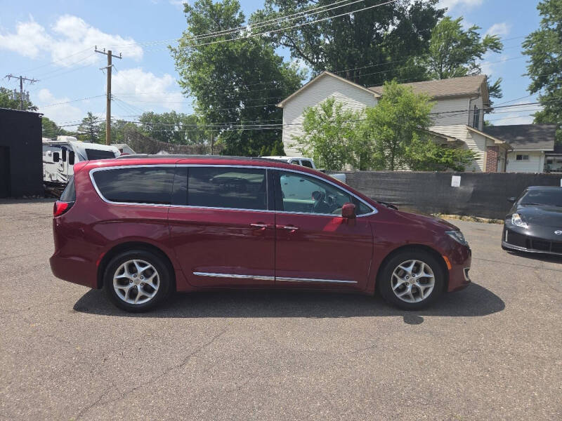 2017 Chrysler Pacifica Touring-L