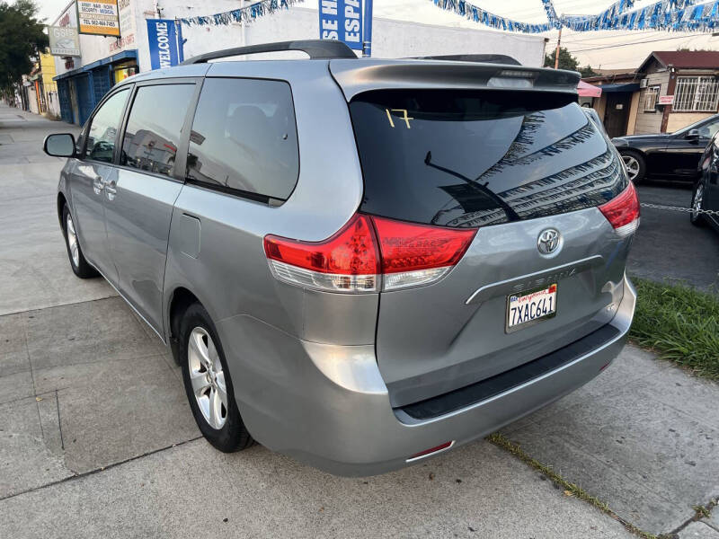 2013 Toyota Sienna LE 7-Passenger Auto Access Seat