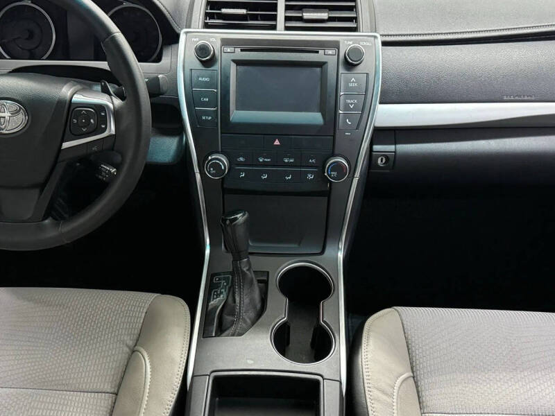 2017 Toyota Camry SE