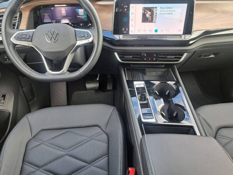 2025 Volkswagen Atlas SE