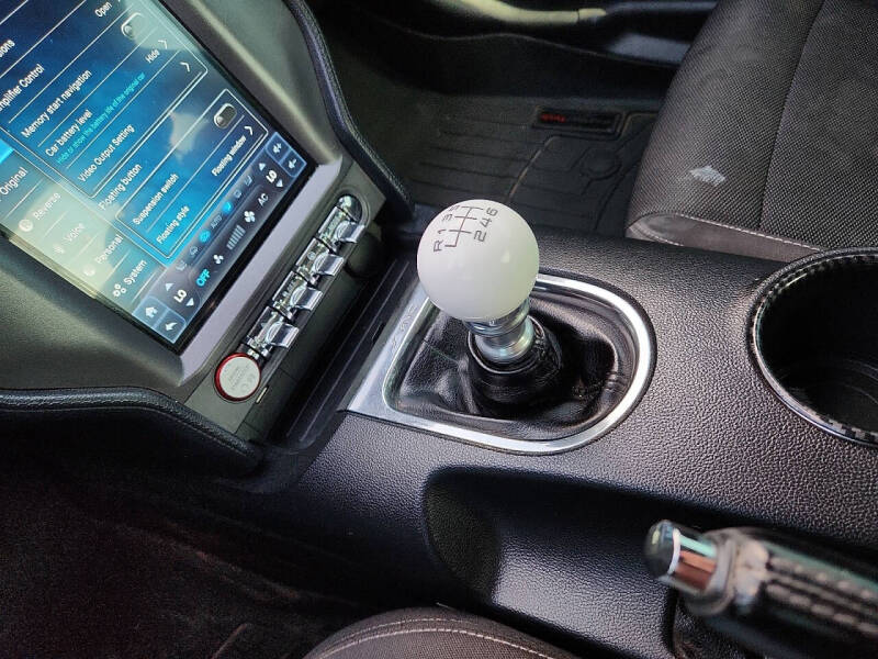 2017 Ford Mustang V6