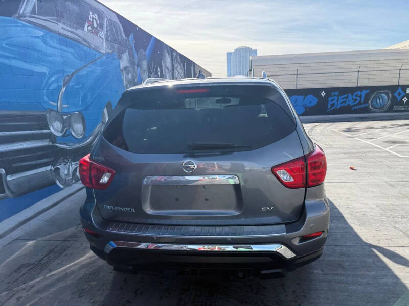 2020 Nissan Pathfinder SV