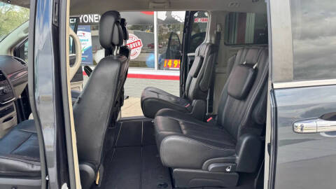 2013 Chrysler Town and Country Touring-L