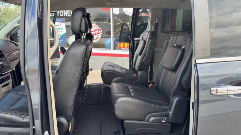 2013 Chrysler Town and Country Touring-L