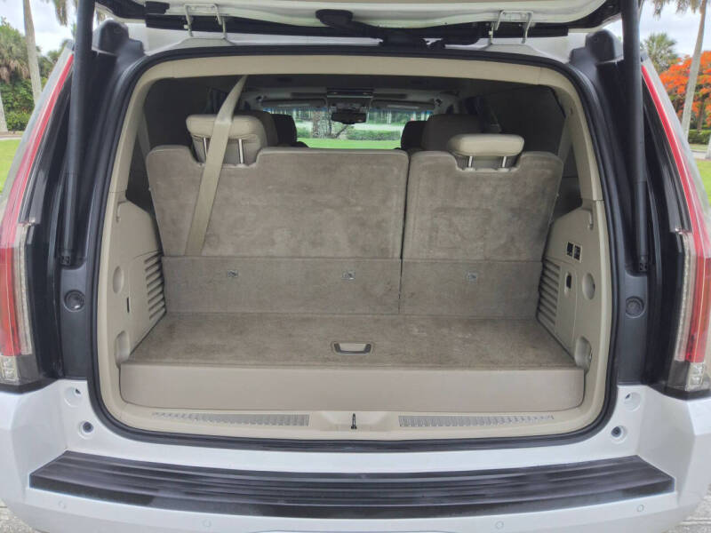 2016 Cadillac Escalade Luxury Collection