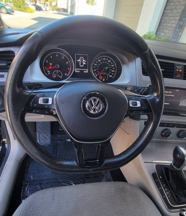 2016 Volkswagen Golf TSI S