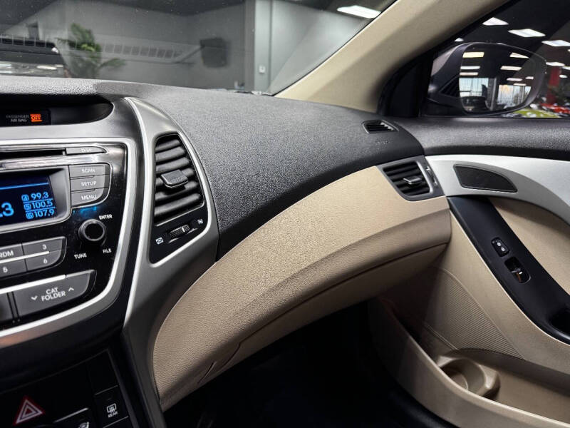 2014 Hyundai Elantra SE