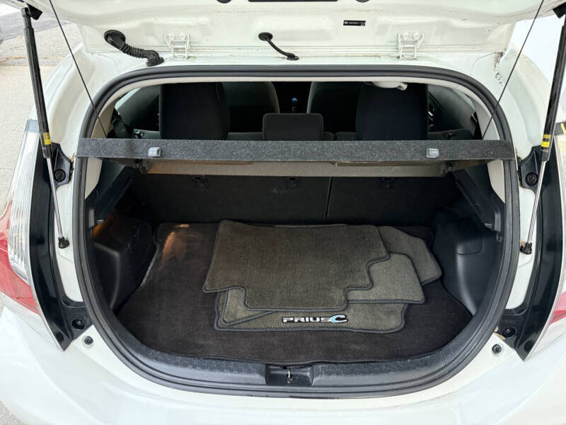 2016 Toyota Prius c Three