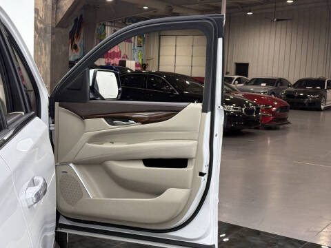 2017 Cadillac Escalade Luxury