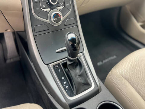 2014 Hyundai Elantra SE