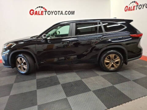 2023 Toyota Highlander Hybrid Bronze Edition