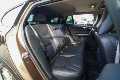 2016 Volvo V60 Cross Country T5