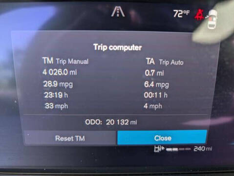 2025 Volvo XC40 B5 Plus Bright Theme