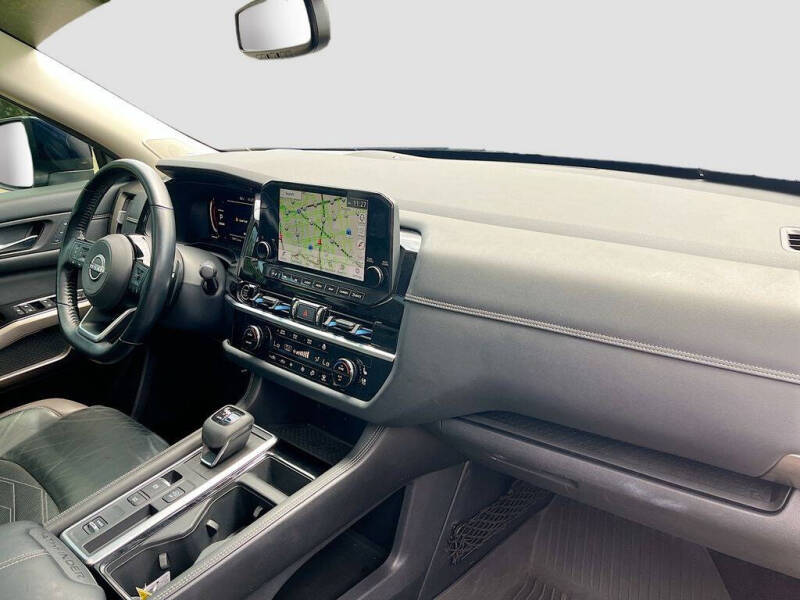 2022 Nissan Pathfinder Platinum