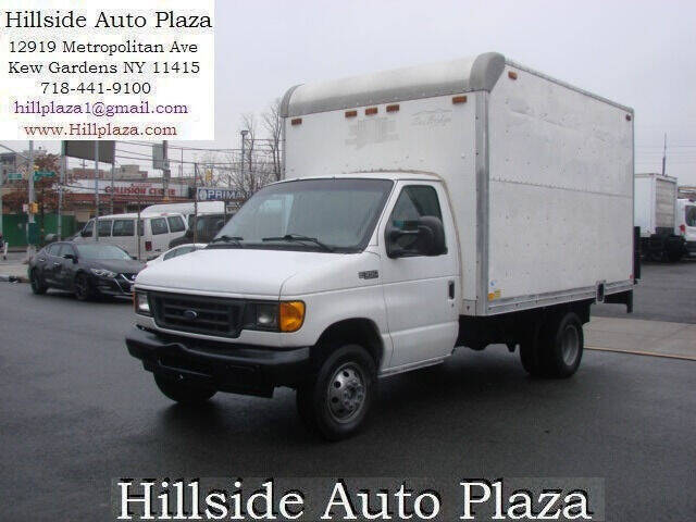 2005 Ford E-Series Chassis for sale at Hillside Auto Plaza in Kew Gardens NY